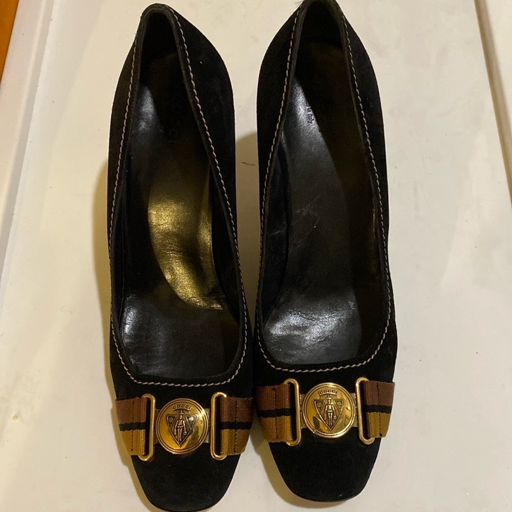 Gucci Black Suede & Canvas Hysteria Logo Medallion Pumps Heels Size 10.5 rare!!!
